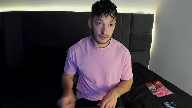 Snapshot of alejandro__2 chatting on 10-11-25, 02:37 alejandro 2 online show from 10-11-25, 02:37