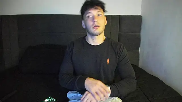 Snapshot of alejandro__2 chatting on 01-13-26, 01:33 alejandro 2 online show from 01-13-26, 01:33