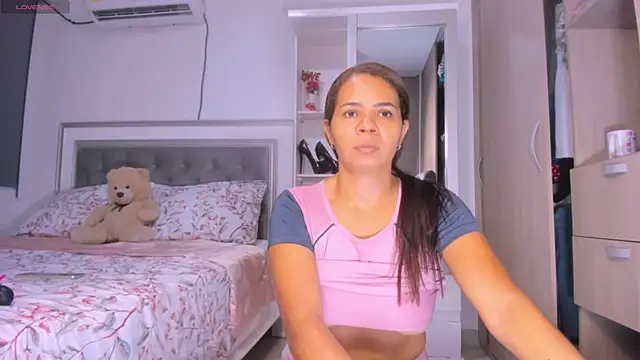 Snapshot of sharonDulce chatting on 02-09-25, 02:17 sharonDulce online show from 02-09-25, 02:17