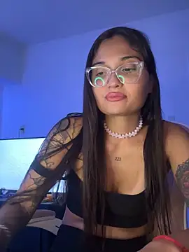 LunaXuan online show from 01-16-25, 04:28