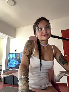 LunaXuan online show from 01-24-25, 10:41