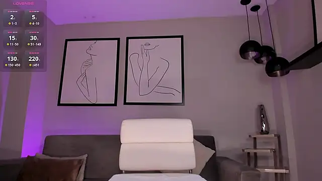 Snapshot of NiaHolland chatting on 03-03-25, 01:21 NiaHolland online show from 03-03-25, 01:21