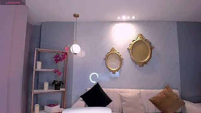 Snapshot of NiaHolland chatting on 09-12-25, 06:52 NiaHolland online show from 09-12-25, 06:52