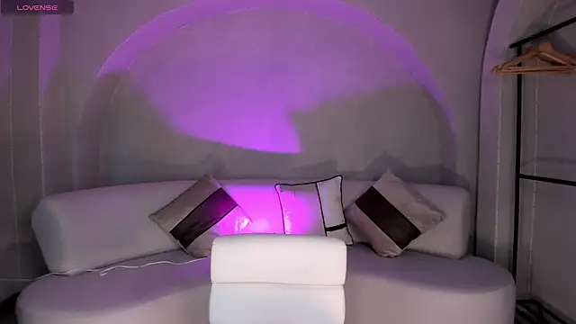 Snapshot of NiaHolland chatting on 09-23-25, 06:00 NiaHolland online show from 09-23-25, 06:00