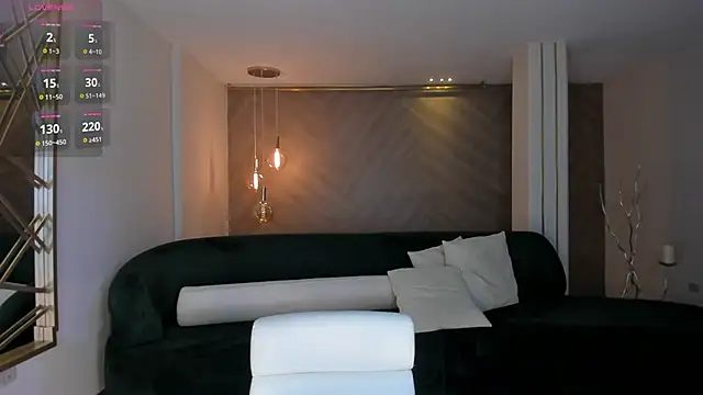 Snapshot of NiaHolland chatting on 10-08-25, 11:08 NiaHolland online show from 10-08-25, 11:08