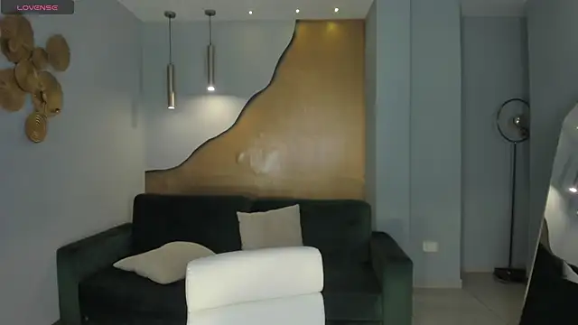 Snapshot of NiaHolland chatting on 10-11-25, 05:55 NiaHolland online show from 10-11-25, 05:55