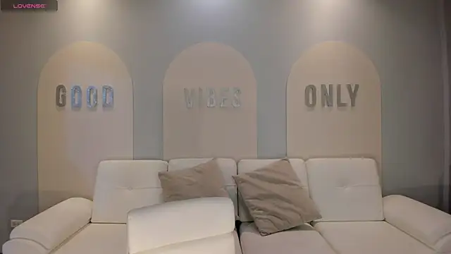 Snapshot of NiaHolland chatting on 10-12-25, 06:07 NiaHolland online show from 10-12-25, 06:07