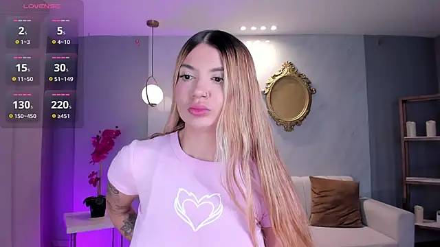 Snapshot of NiaHolland chatting on 12-19-25, 08:27 NiaHolland online show from 12-19-25, 08:27