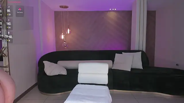 Snapshot of NiaHolland chatting on 02-12-26, 06:03 NiaHolland online show from 02-12-26, 06:03