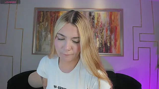 Snapshot of NiaHolland chatting on 02-22-26, 11:47 NiaHolland online show from 02-22-26, 11:47