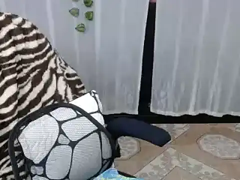 Sonialorens  online show from 02-11-25, 08:10