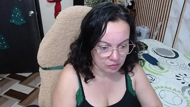 Sonialorens  online show from 12-19-25, 11:56