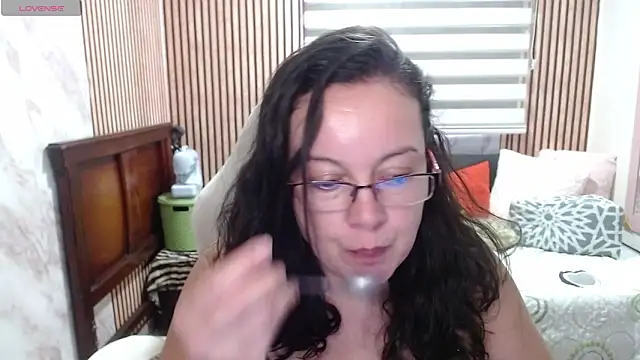 Sonialorens  online show from 06-03-26, 04:56