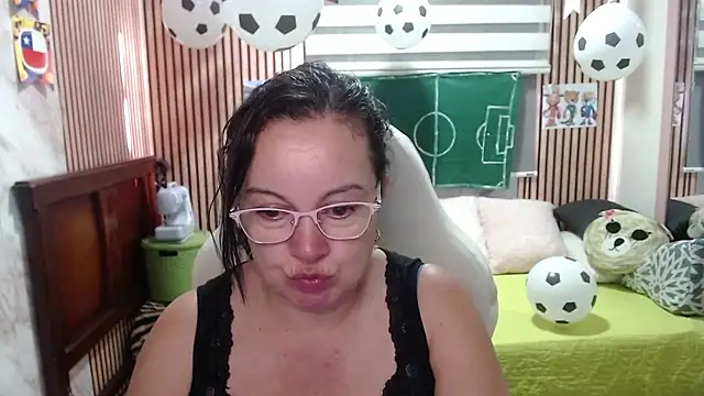 Sonialorens  online show from 06-11-26, 09:46
