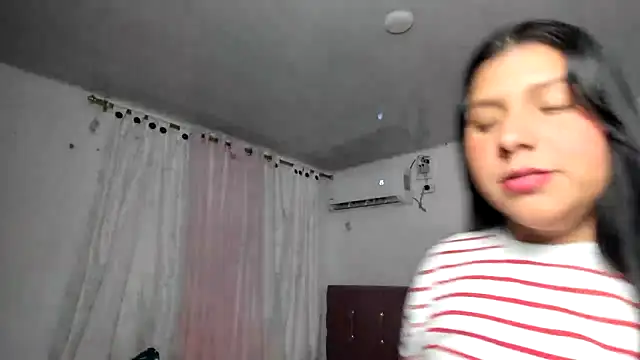 Snapshot of venuxwilliam chatting on 12-23-25, 12:41 venuxwilliam online show from 12-23-25, 12:41