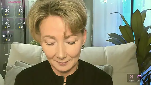 Snapshot of AkexandraFix chatting on 02-07-25, 01:01 AkexandraFix online show from 02-07-25, 01:01