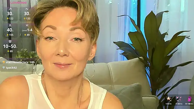 Snapshot of AkexandraFix chatting on 02-10-25, 12:50 AkexandraFix online show from 02-10-25, 12:50