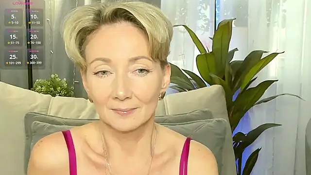 Snapshot of AkexandraFix chatting on 09-23-25, 12:41 AkexandraFix online show from 09-23-25, 12:41