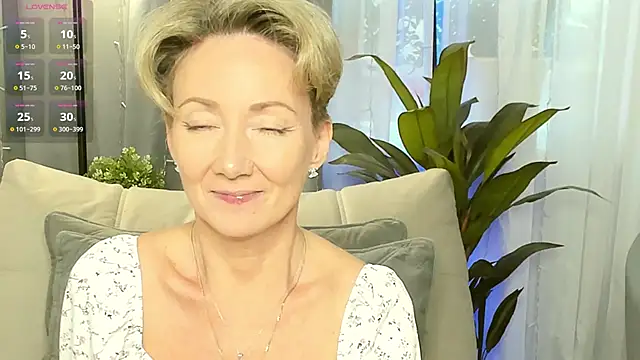 Snapshot of AkexandraFix chatting on 09-29-25, 12:54 AkexandraFix online show from 09-29-25, 12:54