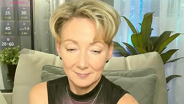 Snapshot of AkexandraFix chatting on 10-17-25, 01:03 AkexandraFix online show from 10-17-25, 01:03