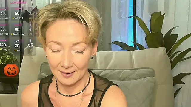 Snapshot of AkexandraFix chatting on 10-31-25, 01:12 AkexandraFix online show from 10-31-25, 01:12