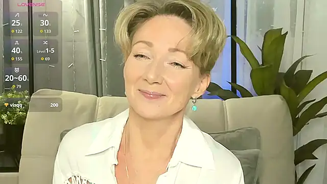 Snapshot of AkexandraFix chatting on 11-10-25, 12:59 AkexandraFix online show from 11-10-25, 12:59