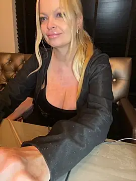 Lisavontease online show from 10-18-25, 10:43