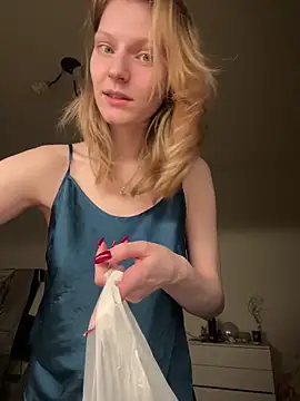 Snapshot of MaryHiggins chatting on 03-01-25, 07:26 MaryHiggins online show from 03-01-25, 07:26