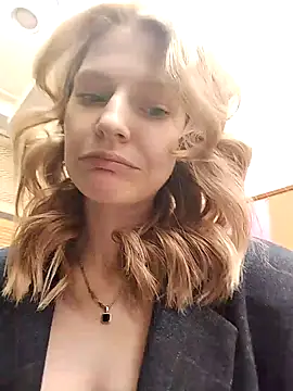 Snapshot of MaryHiggins chatting on 03-08-25, 01:36 MaryHiggins online show from 03-08-25, 01:36