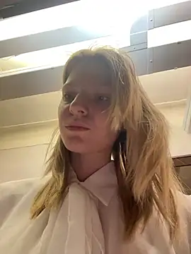 Snapshot of MaryHiggins chatting on 03-09-25, 10:19 MaryHiggins online show from 03-09-25, 10:19