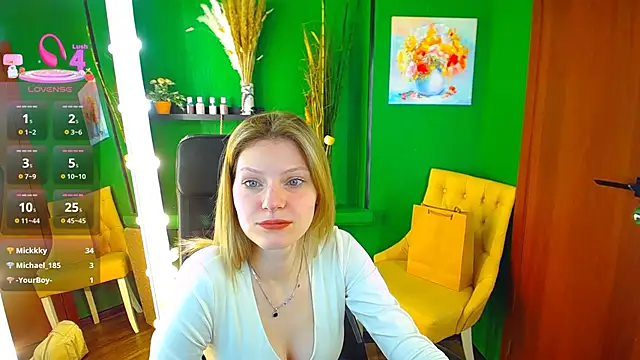 Snapshot of MaryHiggins chatting on 03-14-25, 09:03 MaryHiggins online show from 03-14-25, 09:03