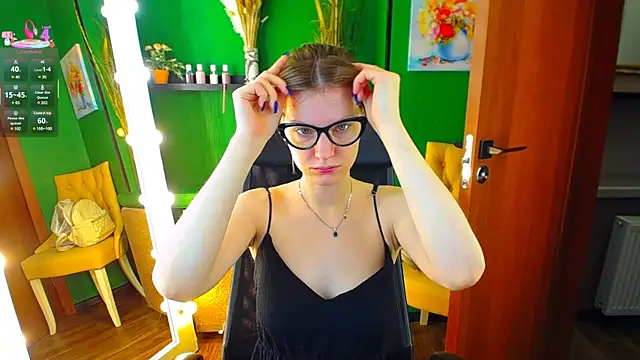 Snapshot of MaryHiggins chatting on 03-16-25, 07:37 MaryHiggins online show from 03-16-25, 07:37