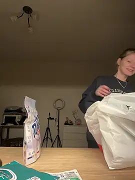 Snapshot of MaryHiggins chatting on 03-17-25, 06:11 MaryHiggins online show from 03-17-25, 06:11