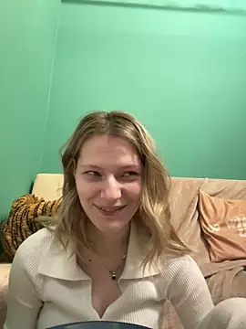 Snapshot of MaryHiggins chatting on 03-21-25, 03:24 MaryHiggins online show from 03-21-25, 03:24