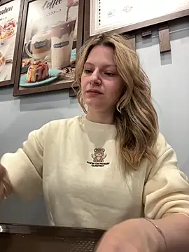 Snapshot of MaryHiggins chatting on 09-10-25, 12:16 MaryHiggins online show from 09-10-25, 12:16