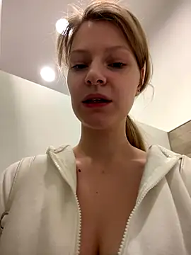 Snapshot of MaryHiggins chatting on 09-12-25, 10:48 MaryHiggins online show from 09-12-25, 10:48