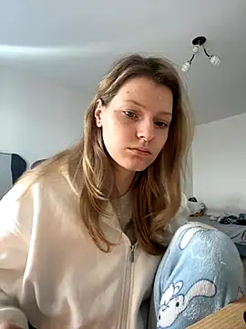 Snapshot of MaryHiggins chatting on 09-17-25, 12:40 MaryHiggins online show from 09-17-25, 12:40