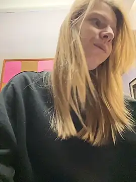 Snapshot of MaryHiggins chatting on 09-24-25, 12:41 MaryHiggins online show from 09-24-25, 12:41