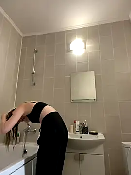 Snapshot of MaryHiggins chatting on 10-12-25, 06:12 MaryHiggins online show from 10-12-25, 06:12