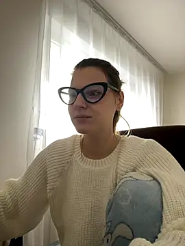 Snapshot of MaryHiggins chatting on 10-16-25, 10:16 MaryHiggins online show from 10-16-25, 10:16