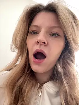 Snapshot of MaryHiggins chatting on 10-17-25, 06:16 MaryHiggins online show from 10-17-25, 06:16