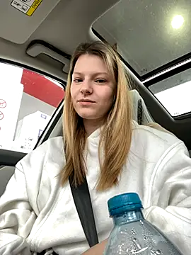 Snapshot of MaryHiggins chatting on 10-24-25, 09:28 MaryHiggins online show from 10-24-25, 09:28