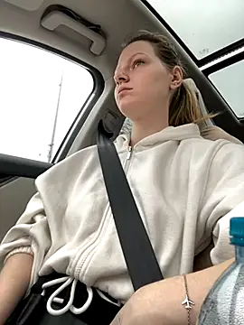 Snapshot of MaryHiggins chatting on 10-25-25, 12:13 MaryHiggins online show from 10-25-25, 12:13