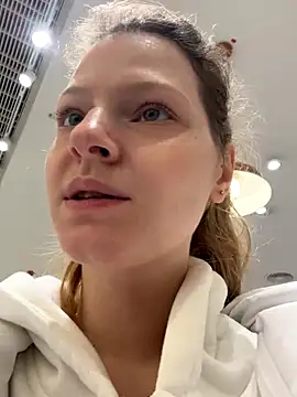 Snapshot of MaryHiggins chatting on 10-28-25, 01:03 MaryHiggins online show from 10-28-25, 01:03