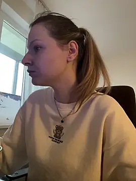 Snapshot of MaryHiggins chatting on 11-01-25, 01:13 MaryHiggins online show from 11-01-25, 01:13