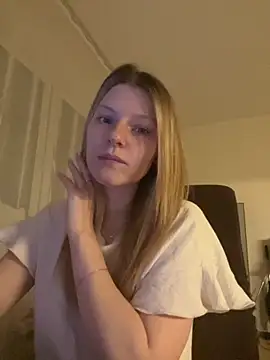 Snapshot of MaryHiggins chatting on 11-02-25, 04:09 MaryHiggins online show from 11-02-25, 04:09