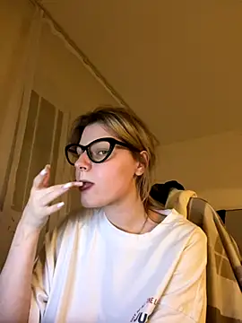 Snapshot of MaryHiggins chatting on 11-05-25, 01:16 MaryHiggins online show from 11-05-25, 01:16