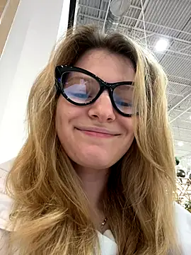 Snapshot of MaryHiggins chatting on 11-06-25, 01:34 MaryHiggins online show from 11-06-25, 01:34