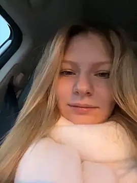 Snapshot of MaryHiggins chatting on 11-20-25, 01:33 MaryHiggins online show from 11-20-25, 01:33