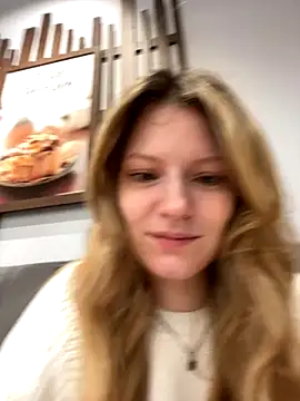 Snapshot of MaryHiggins chatting on 11-21-25, 12:26 MaryHiggins online show from 11-21-25, 12:26